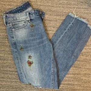 Lucky brand flowered embroidered jeans size 2(26)